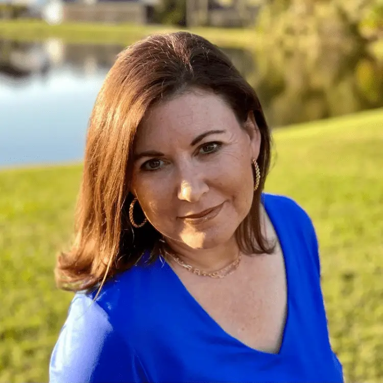 Carly Toomey Headshot